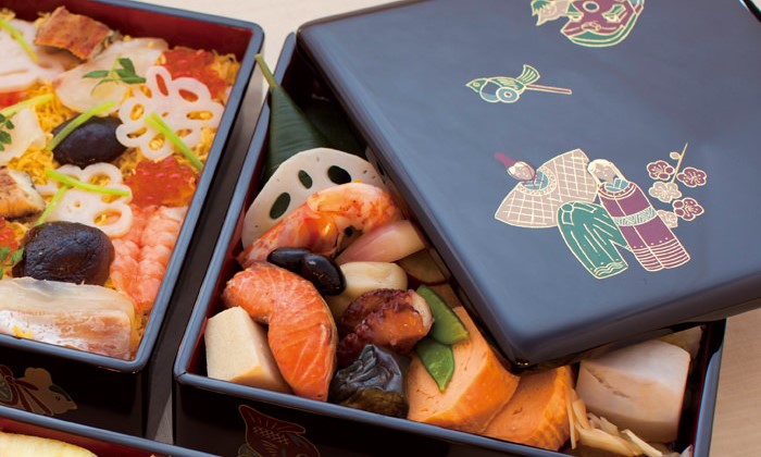 Stacked boxes (Jubako) and utensils