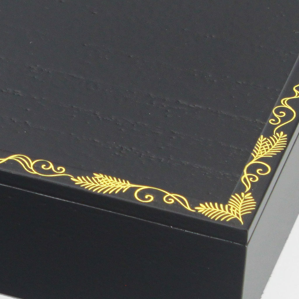 Matsu-Karakusa Temotobako box with lid